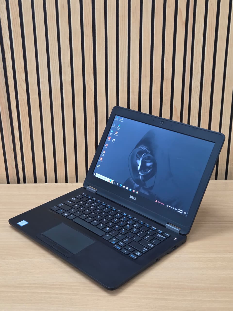 Latitude E7270
