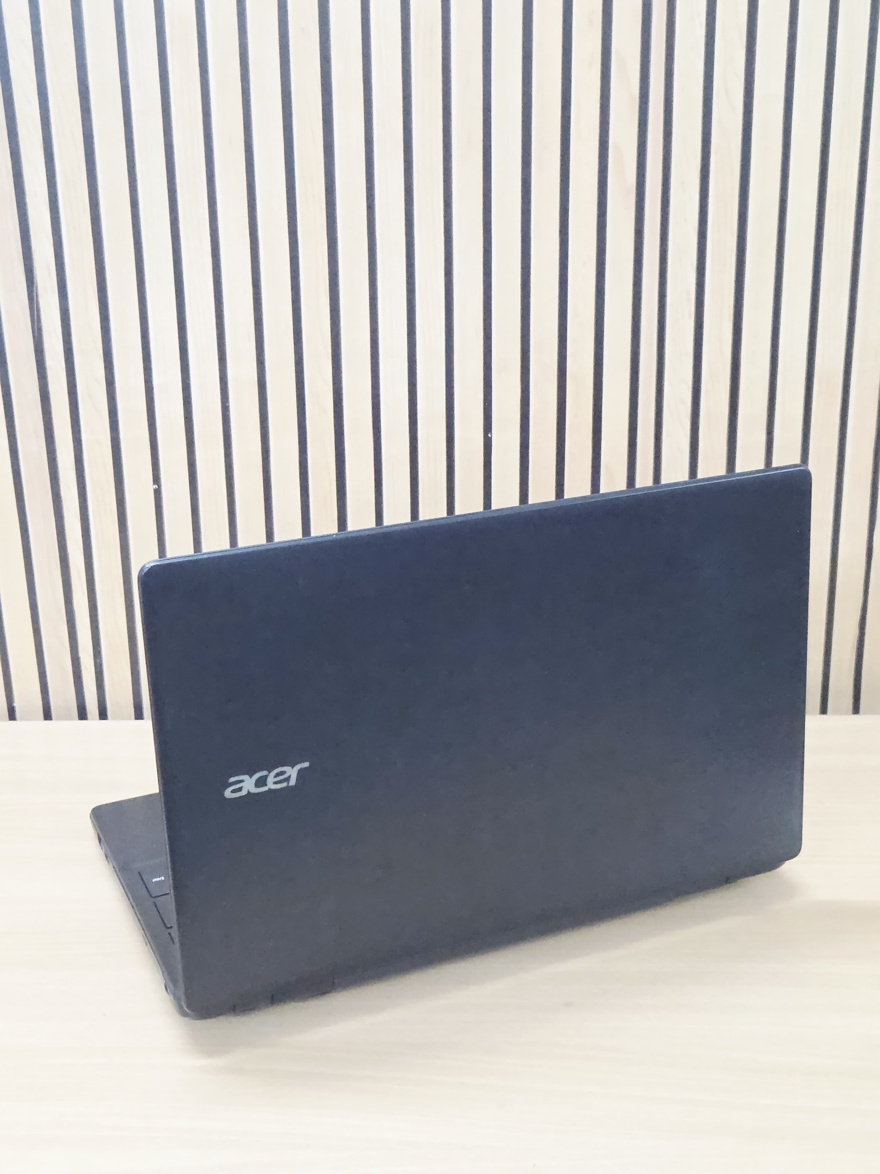 Acer E5-571