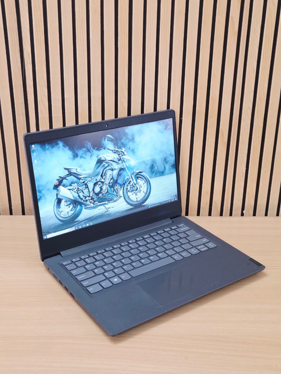 Lenovo V14-IIL