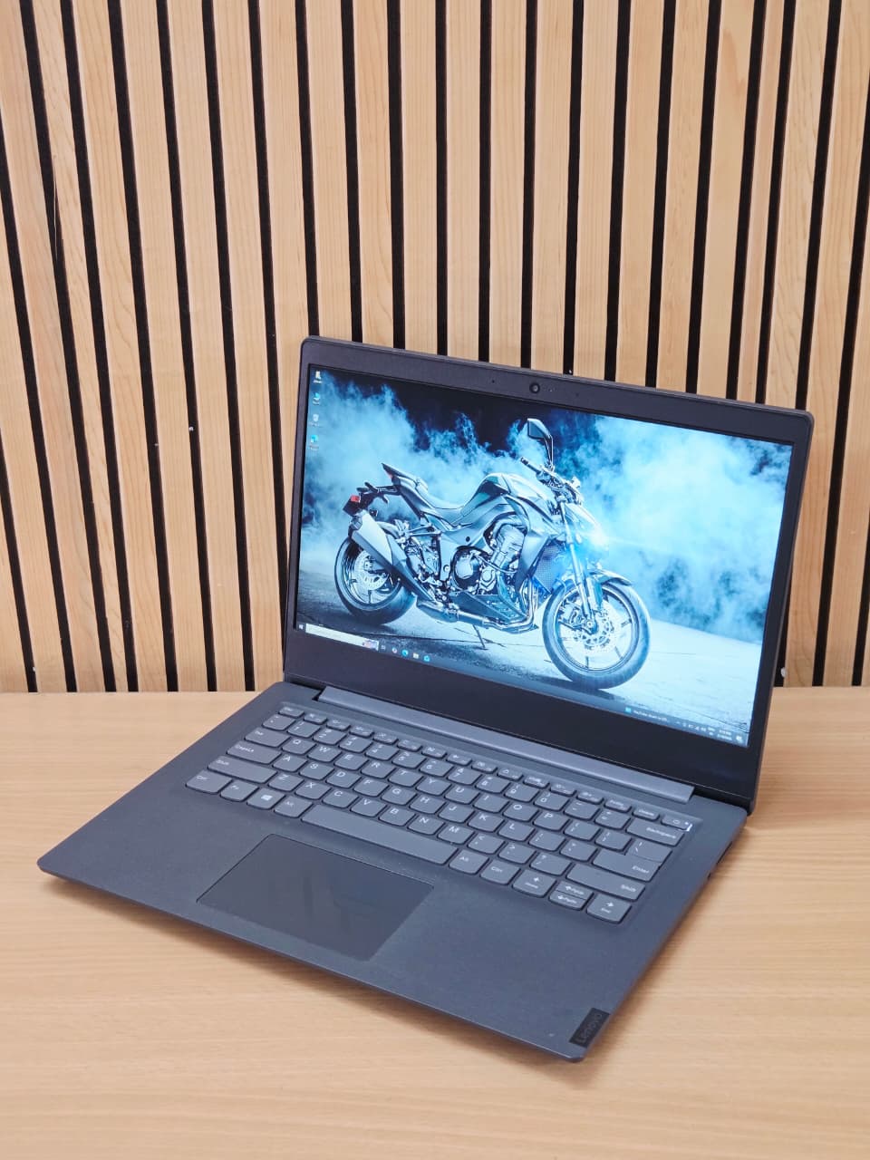 Lenovo V14-IIL