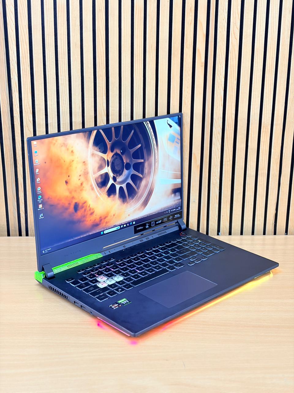 Asus Rog Strix G713RC