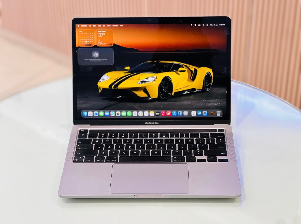 APPLE MACBOOK PRO M2