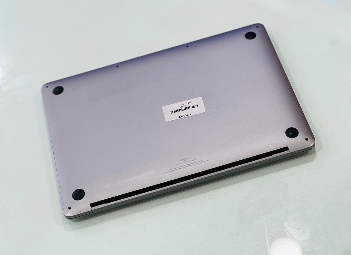 APPLE MACBOOK PRO M2