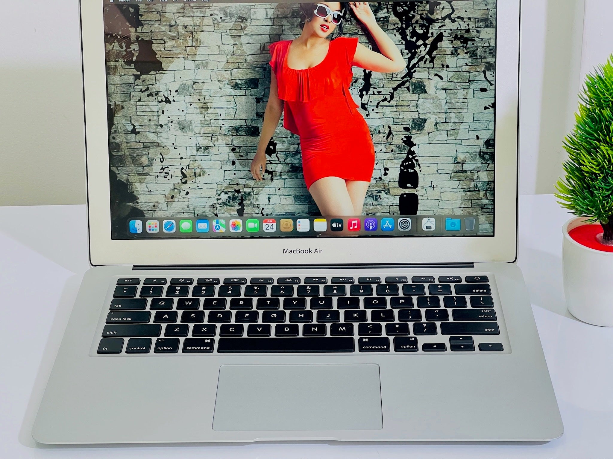 APPLE