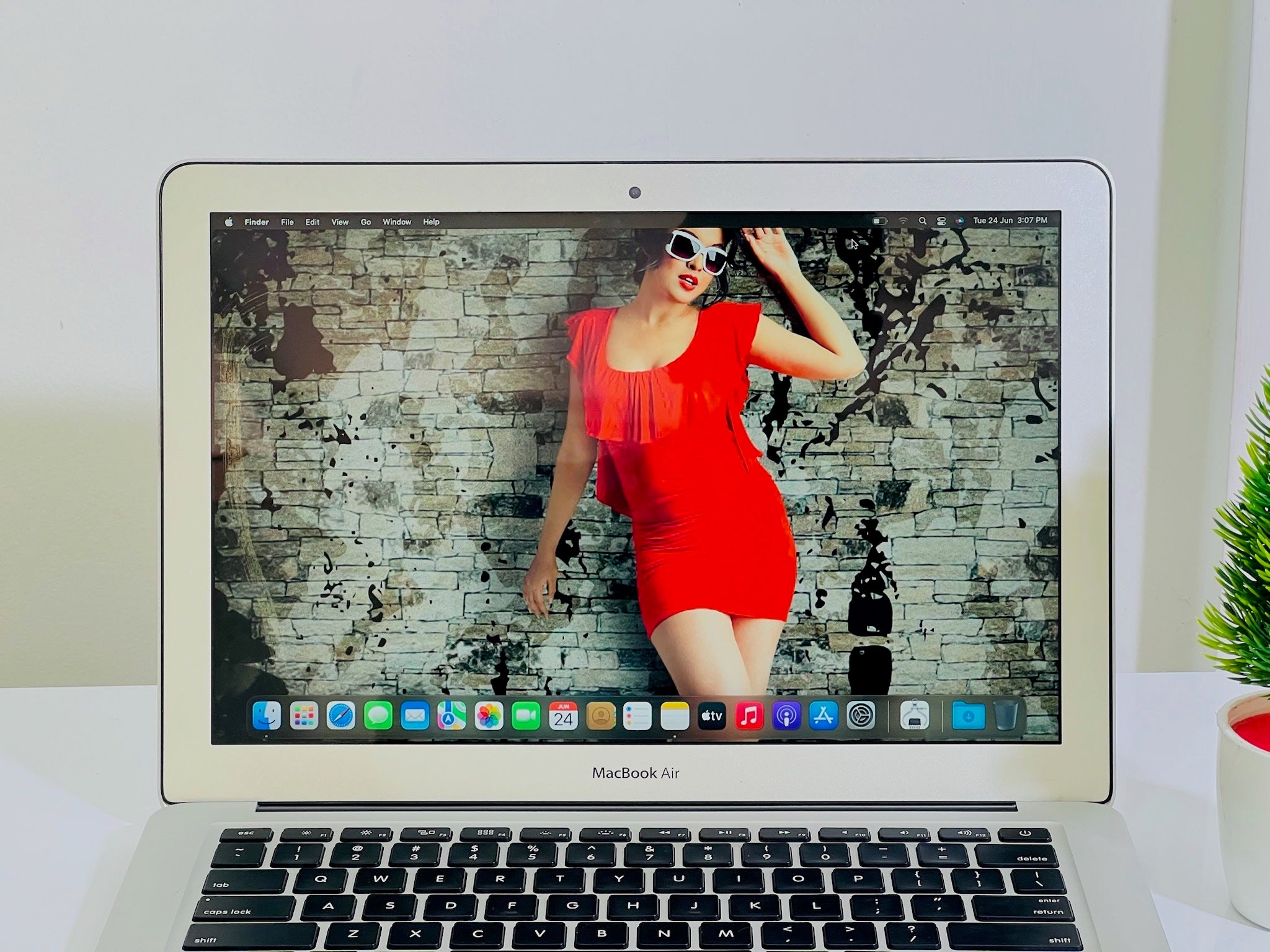 APPLE